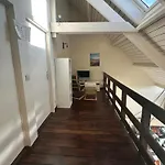 Bel Air - Modern Renovated Duplex With Unique View T33 公寓 *