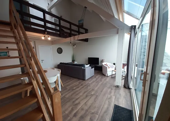 Modern Renovated Duplex With Unique And Calming View T33 公寓 *