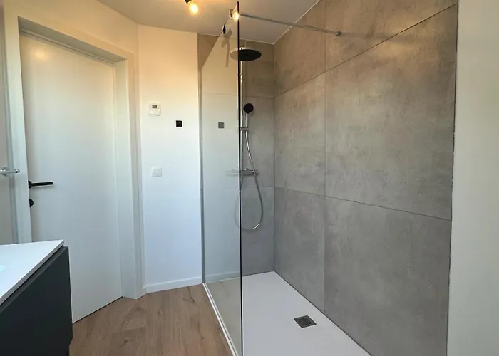 Bel Air - Modern Renovated Duplex With Unique View T33 *